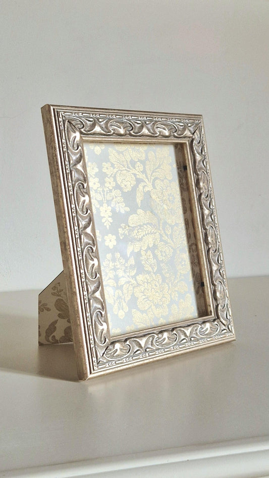 Portafoto in legno realizzato e decorato a mano, cornice per foto disponibile in varie misure